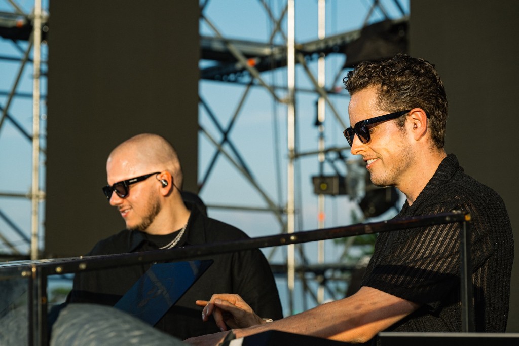 Sick Individuals performing live
